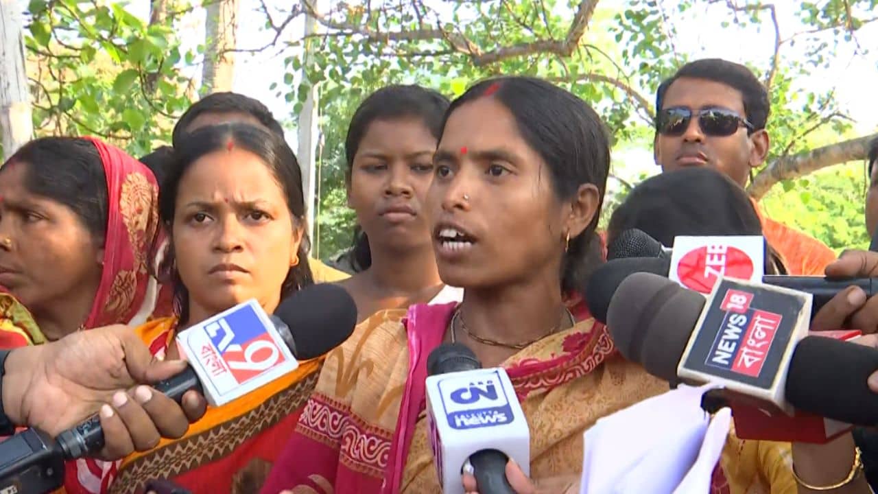 Sandeshkhali: সন্দেশখালির রেখা পাত্রের বিরুদ্ধে এই অর্চনাকেই প্রার্থী করতে চেয়েছিল তৃণমূল! কেন পারল না? একটা জায়গাতেই আটকে যায়...