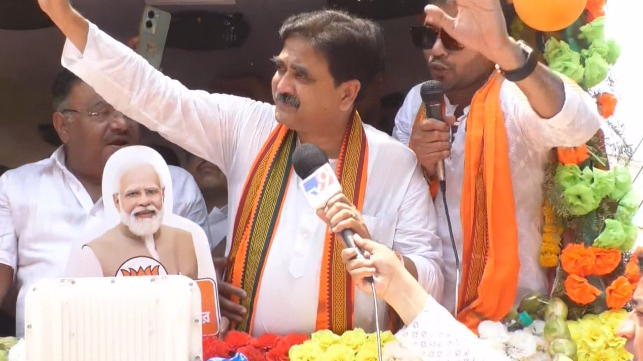 BJP Candidate Abhijit Gangopadhyay: শুভেন্দু-শমীককে নিয়ে মনোনয়ন দিতে চললেন অভিজিৎ, ভাসলেন জনজোয়ারে
