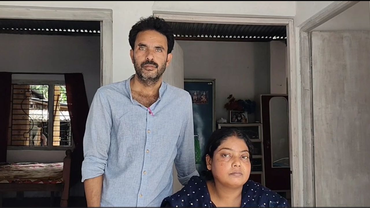 Balurghat: স্ত্রী ব্রেন টিউমারে আক্রান্ত! বিজেপি কর্মীকে ‘ইনকাম সার্টিফিকেট’ না দেওয়ার অভিযোগ তৃণমূল কাউন্সিলরের বিরুদ্ধে