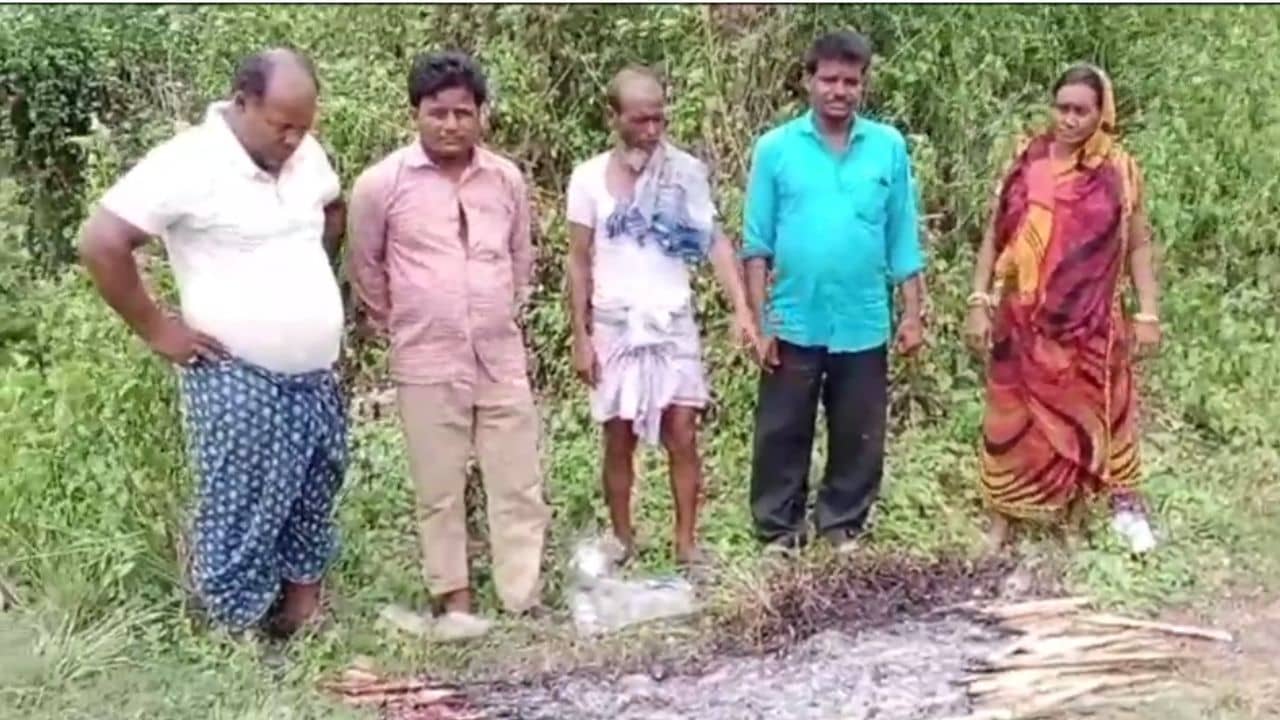 Bankura: ভোট মিটতেই বাঁকুড়ায় পুড়ল তৃণমূলের একের পর এক পতাকা