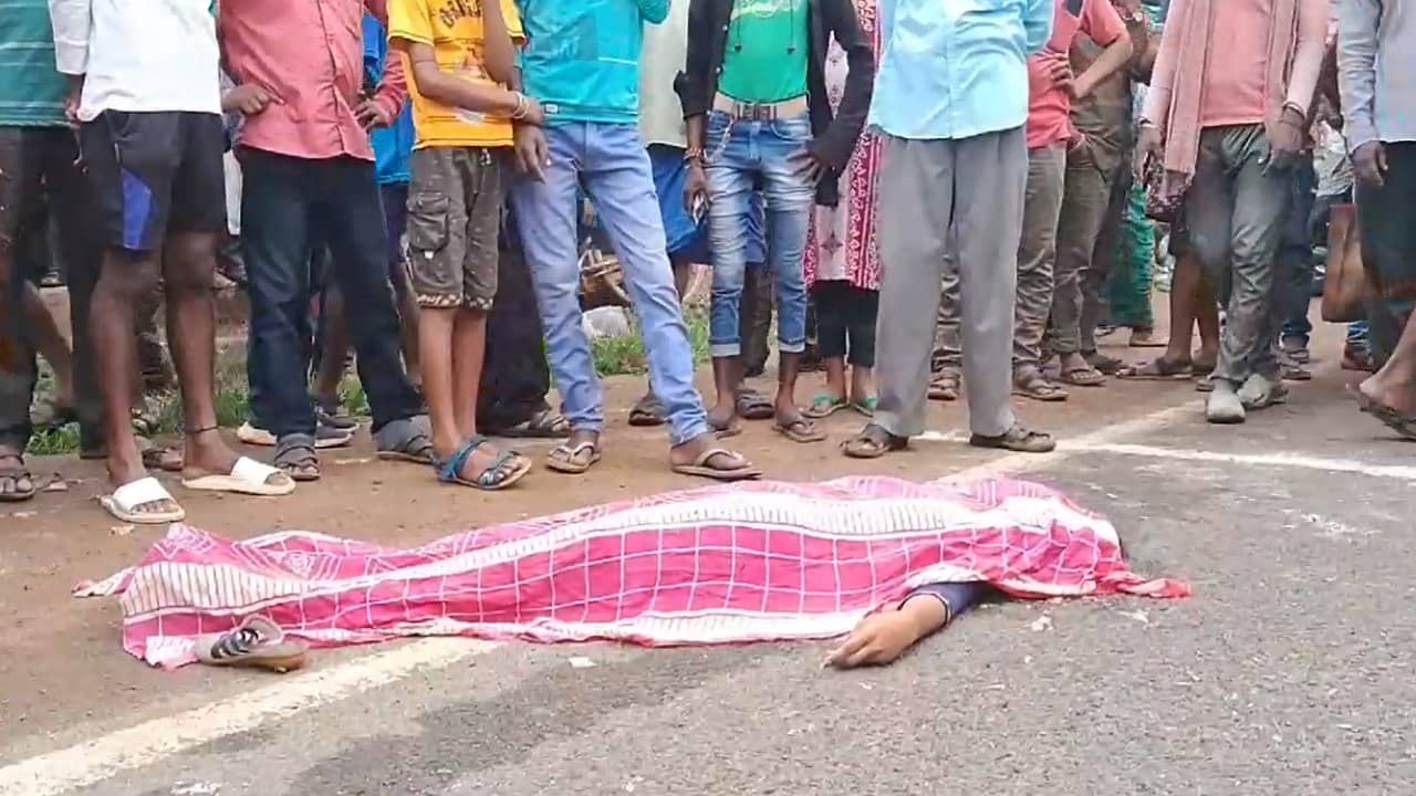 Road Accident: কম্পিউটার ক্লাসে গিয়েছিল ১৭ বছরের শ্রাবন্তী, কিন্তু রাস্তাতেই যা ঘটল তা দেখে শিউরে উঠল গোটা গ্রাম