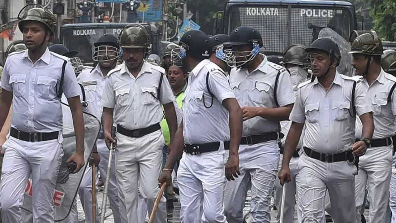 Lalbazar: জোর করে জমি দখলের অভিযোগ এলেই FIR, মমতা রাগতেই কড়া নির্দেশ লালবাজারের Lalbazar: জোর করে জমি দখলের অভিযোগ এলেই FIR, মমতা রাগতেই কড়া নির্দেশ লালবাজারের