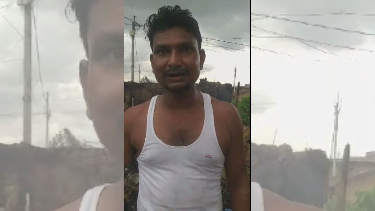 Birbhum: স্বামী ঘুমোচ্ছিলেন, বাইরে থেকে ঘরে আগুন জ্বালিয়ে পালিয়ে গেলেন বৌ Birbhum: স্বামী ঘুমোচ্ছিলেন, বাইরে থেকে ঘরে আগুন জ্বালিয়ে পালিয়ে গেলেন বৌ