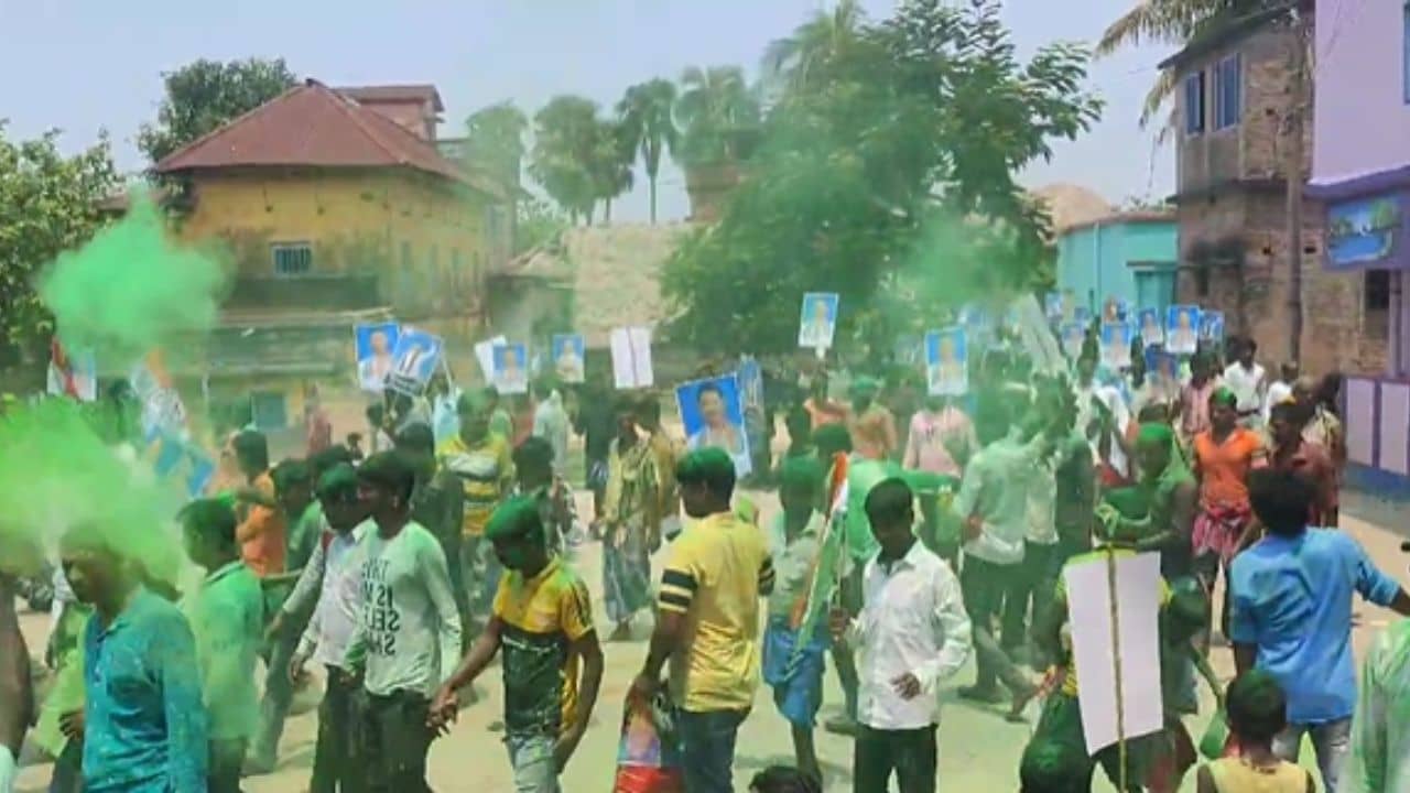 Birbhum: শতাব্দী-অসিতের জয়ের ব্যবধান কত, ভোটের পরদিনই সে তথ্য ফাঁস! কেষ্টহীন বীরভূমে উড়ল সবুজ আবির
