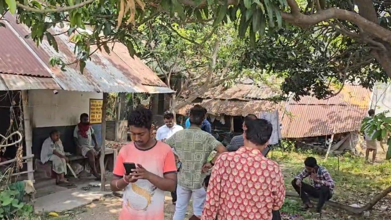 Birbhum: বিজেপি পোলিং এজেন্টের ওপর হামলা, বাড়িতে আগুন ধরিয়ে দেওয়ার অভিযোগ