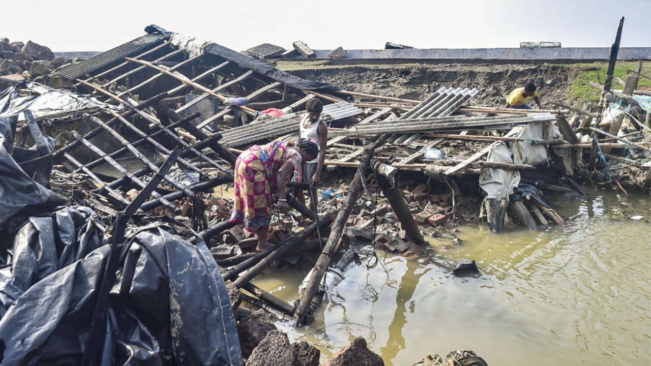 Cyclone Remal: ইয়াস আছড়ে পড়ার দিনই আরও বড় খেল দেখাবে ঘূর্ণিঝড় রেমাল! ষষ্ঠ দফার দিনই বাংলায় ভয়ঙ্কর বিপদের সতর্কতা?