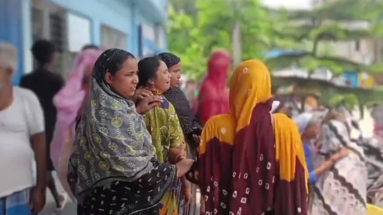 Jalpaiguri: ১১ হাজার ভোল্ট! বিদ্যুতের ঝটকা খেয়ে ছটফট করতে-করতে শেষ প্রাণ