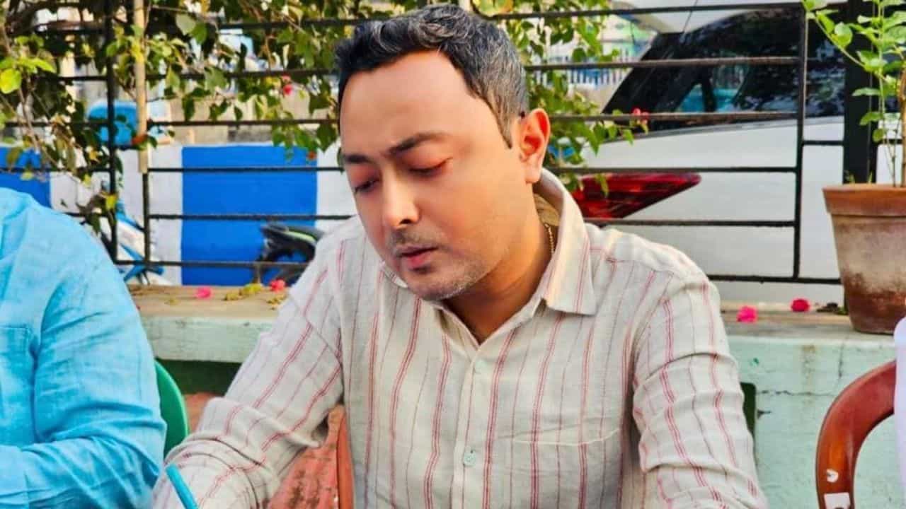 Debraj Chakraborty: ভোটের কাজে ব্যস্ত, সময় চেয়ে সিবিআই-কে চিঠি দেবরাজের Debraj Chakraborty: ভোটের কাজে ব্যস্ত, সময় চেয়ে সিবিআই-কে চিঠি দেবরাজের