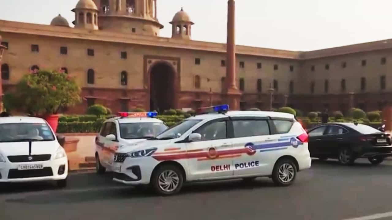 Home Ministry Bomb Threat: অমিত শাহর কার্যালয়ে বোমা হামলার হুমকি, নর্থ ব্লকে বম্ব স্কোয়াড! Home Ministry Bomb Threat: অমিত শাহর কার্যালয়ে বোমা হামলার হুমকি, নর্থ ব্লকে বম্ব স্কোয়াড!