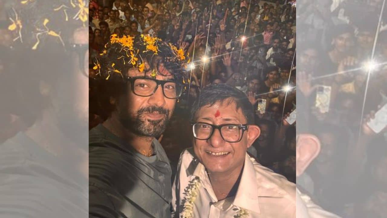 Dev-Kanchan: গাল ভরা হাসি দুজনের,সাক্ষী হাজার-হাজার মানুষ, ফেসবুকে ছবি পোস্ট করে নিঃশব্দে কাউকে বার্তা দিলেন দেব?
