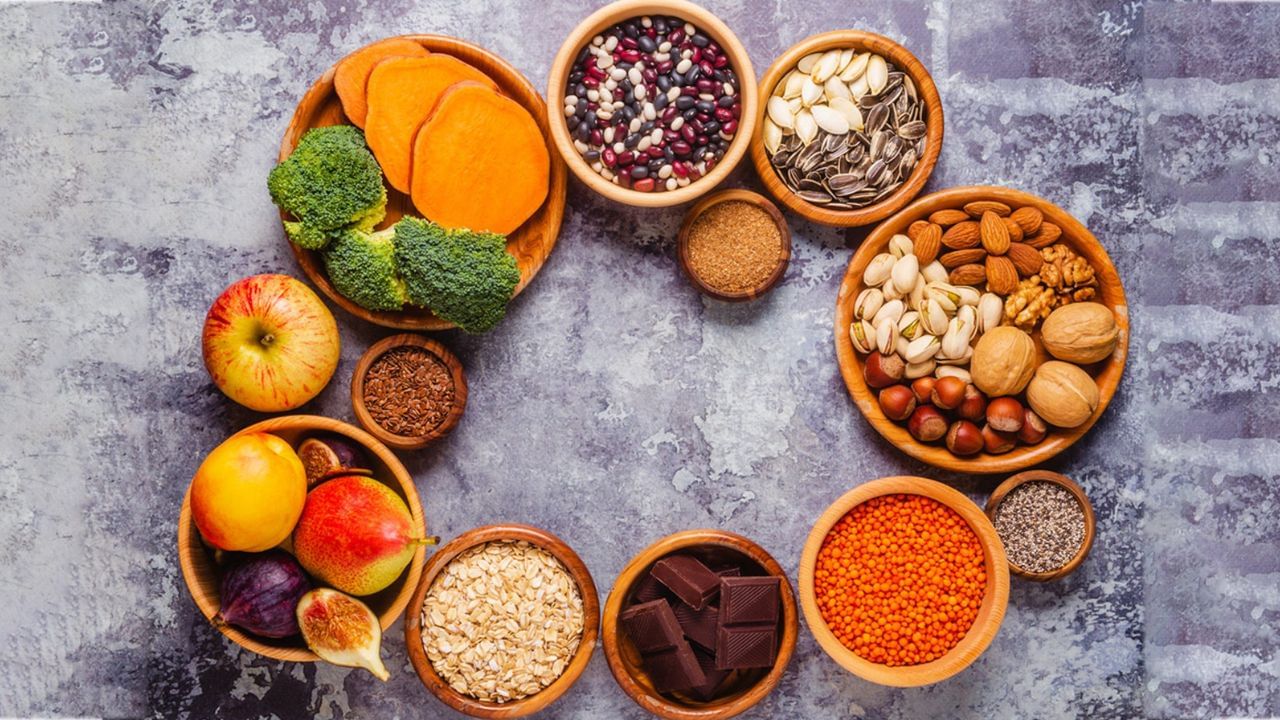 বিশেষজ্ঞদের মতে, সামগ্রিক সুস্থ থাকার জন্য সঠিকভাবে হজম হওয়ার দরকার। সঠিক ও সুষম খাবার খাওয়া, ভাল হজম প্রক্রিয়াই হল ভাল থাকার মূল মন্ত্র। শুখু খাওয়া নয়, শারীরিক কসরত, নিয়মিত যোগব্যায়াম, পর্যাপ্ত ঘুম ও হাইড্রেটেড থাকা ও ফাইবার সমৃদ্ধ খাদ্য গ্রহণ করা অপরিহার্য। 