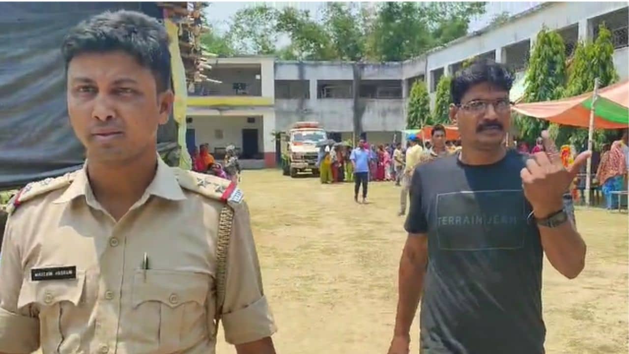 CPM: বুথ থেকে CPM কর্মীদের তাড়িয়ে দেওয়ার অভিযোগ TMC-বিরুদ্ধে, পরে পুলিশের সহযোগিতায় দিলেন ভোট