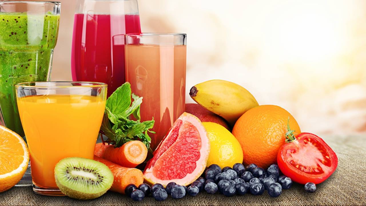 গোটা ফল না ফলের রস? কোনটি খাওয়া বেশি উপকারী?