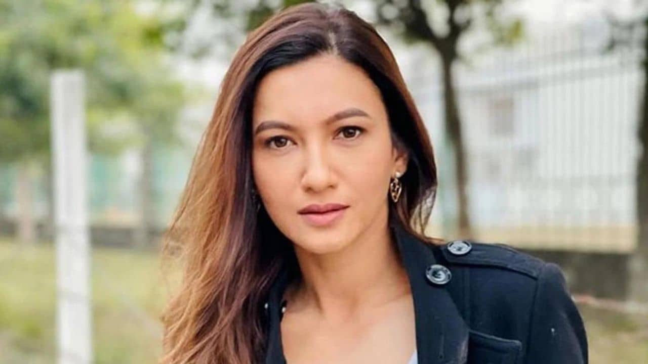 নিজের বুথে না গিয়ে অন্যত্র ভোট দিতে গেলেন অভিনেত্রী, তারপরই কান্নাকাটি করলেন শুরু...