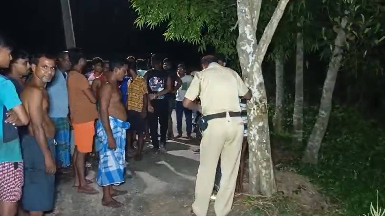 Budge Budge: টাকা চেয়ে না পাওয়ায় মদের বোতল ভেঙে গলায় ঢোকাল দুই মদ্যপ