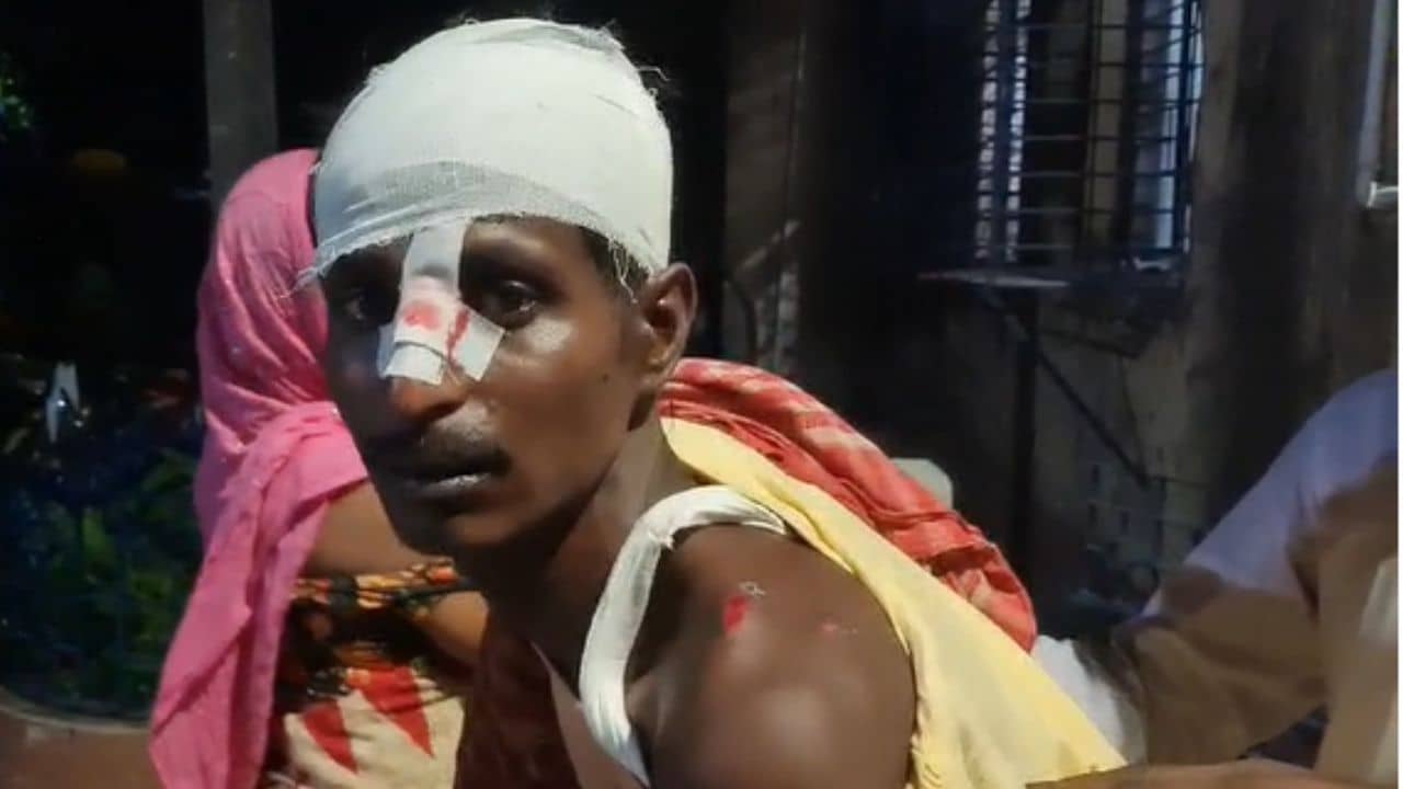 ISF-TMC Clash: উত্তপ্ত হাড়োয়া,বাঁশ-লাঠি নিয়ে ISF কর্মীদের বাড়ি ভাঙচুর, কাঠগড়ায় TMC