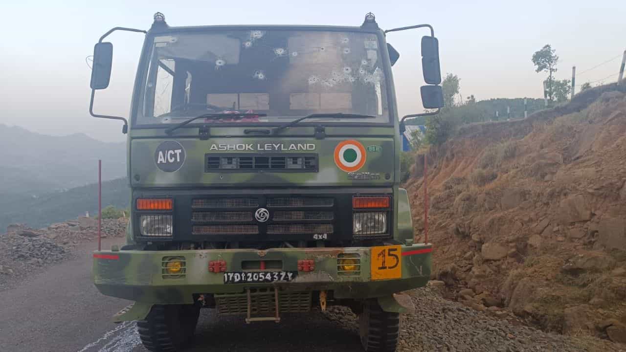 Indian Air Force: কাশ্মীরে বায়ুসেনার কনভয়ে এলোপাথাড়ি গুলি জঙ্গিদের! শহিদ জওয়ান Indian Air Force: কাশ্মীরে বায়ুসেনার কনভয়ে এলোপাথাড়ি গুলি জঙ্গিদের! শহিদ জওয়ান