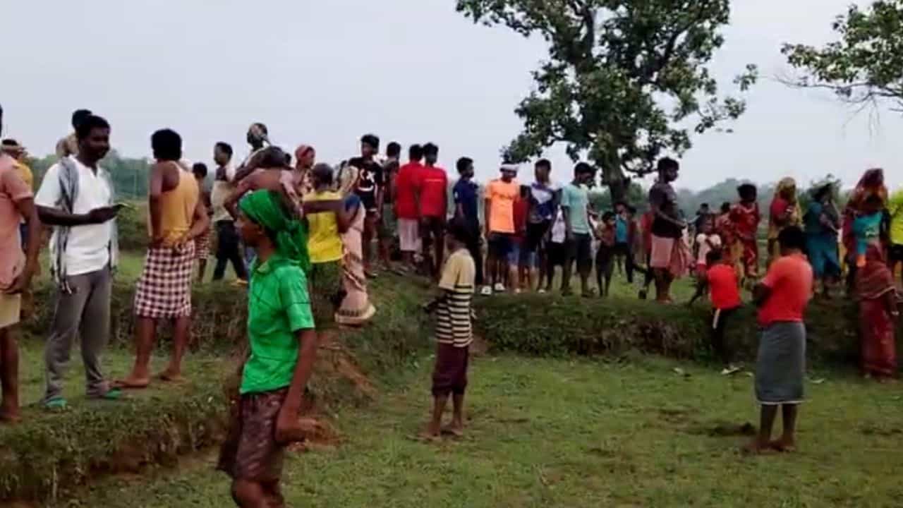 Elephant Attack: জঙ্গলে গিয়েছিলেন প্রাতঃকৃত্য সারতে, আচমকাই হাজির 'যমদূত' Elephant Attack: জঙ্গলে গিয়েছিলেন প্রাতঃকৃত্য সারতে, আচমকাই হাজির 'যমদূত'