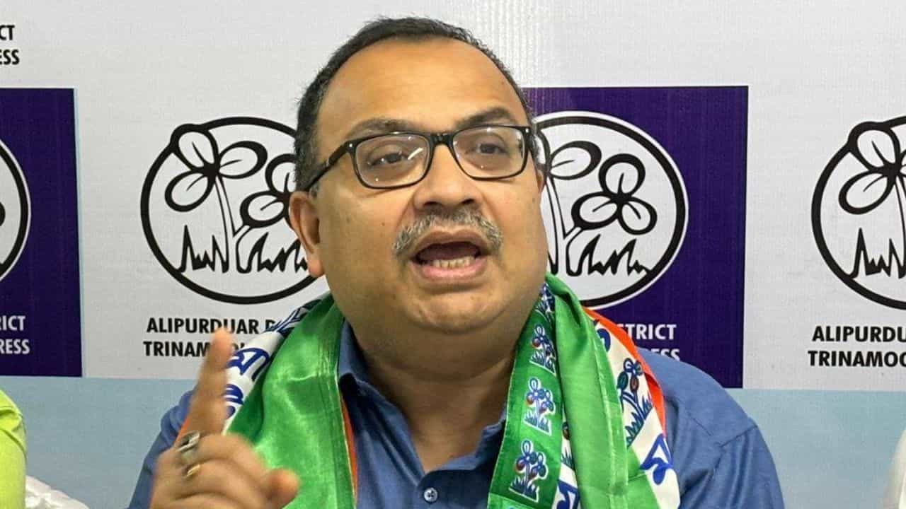 Kunal Ghosh: 'আমার মরা বাবা-মায়ের দিব্যি...', পদ খুইয়ে 'অগ্নিপরীক্ষা' নিয়ে প্রশ্ন কুণালের Kunal Ghosh: 'আমার মরা বাবা-মায়ের দিব্যি...', পদ খুইয়ে 'অগ্নিপরীক্ষা' নিয়ে প্রশ্ন কুণালের