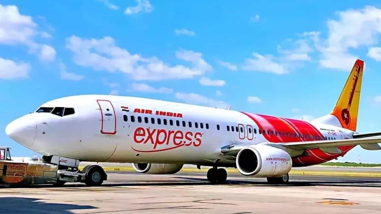 Air India-এ বিপর্যয়, একসঙ্গে 'অসুস্থ' ৩০০ কর্মী! বাতিল ৮৬ ফ্লাইট Air India-এ বিপর্যয়, একসঙ্গে 'অসুস্থ' ৩০০ কর্মী! বাতিল ৮৬ ফ্লাইট