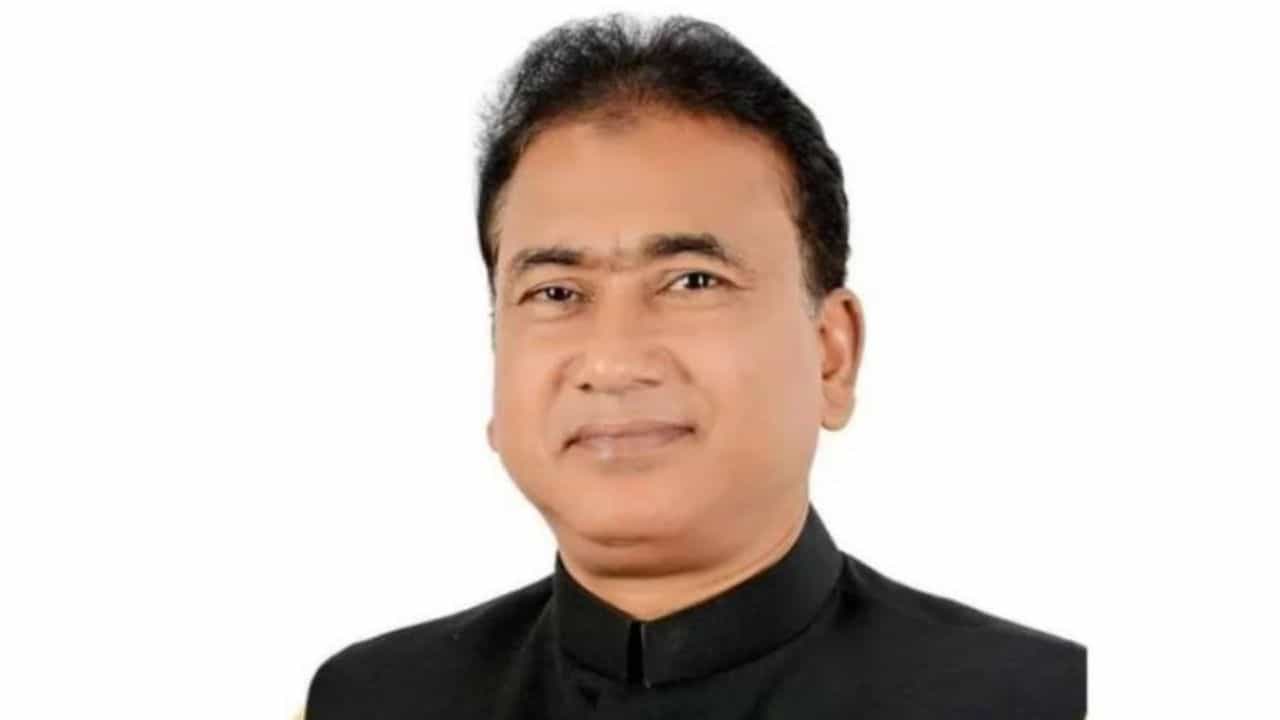 চামড়া ছাড়িয়ে কিমা বানানো হয়েছিল সাংসদের, রাতেই ফ্ল্যাটে মোচ্ছব! উঠে আসছে হাড়হিম করা তথ্য চামড়া ছাড়িয়ে কিমা বানানো হয়েছিল সাংসদের, রাতেই ফ্ল্যাটে মোচ্ছব! উঠে আসছে হাড়হিম করা তথ্য