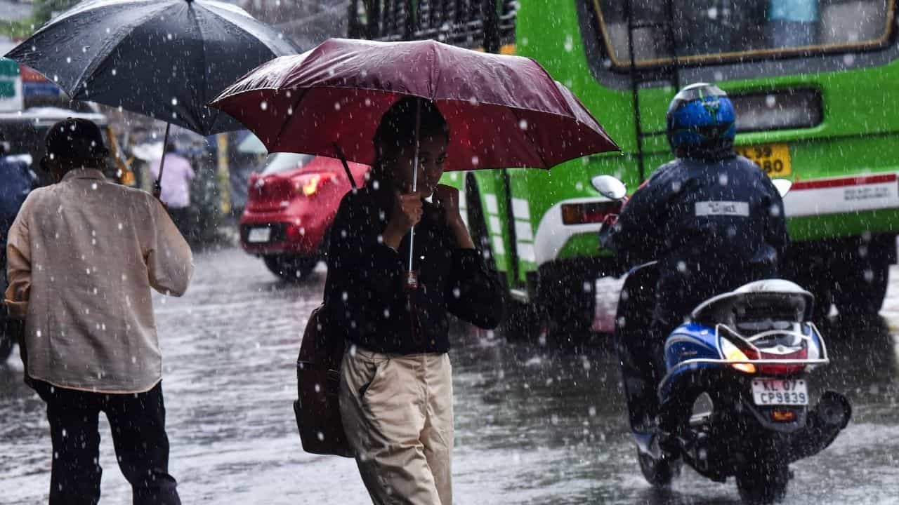 Cyclone Remal Update: ফুঁসছে 'রেমাল', ভোর থেকেই শুরু বৃষ্টি, বেলা বাড়তেই ভয়ঙ্কর দুর্যোগের আভাস Cyclone Remal Update: ফুঁসছে 'রেমাল', ভোর থেকেই শুরু বৃষ্টি, বেলা বাড়তেই ভয়ঙ্কর দুর্যোগের আভাস