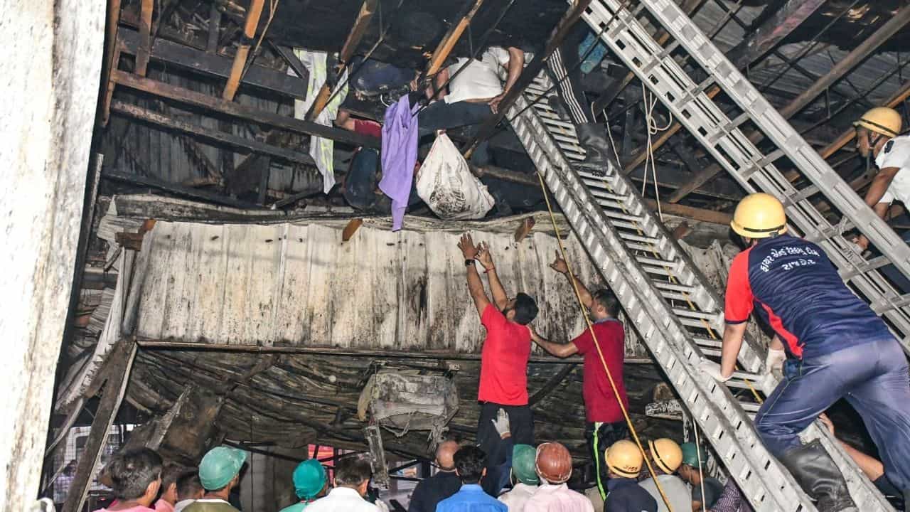 NOC নেই, গেমিং জ়োনে হাজার লিটার পেট্রোল-ডিজেল মজুত কেন? ৯৯ টাকার অফারই কাড়ল ৩২ তরতাজা প্রাণ NOC নেই, গেমিং জ়োনে হাজার লিটার পেট্রোল-ডিজেল মজুত কেন? ৯৯ টাকার অফারই কাড়ল ৩২ তরতাজা প্রাণ