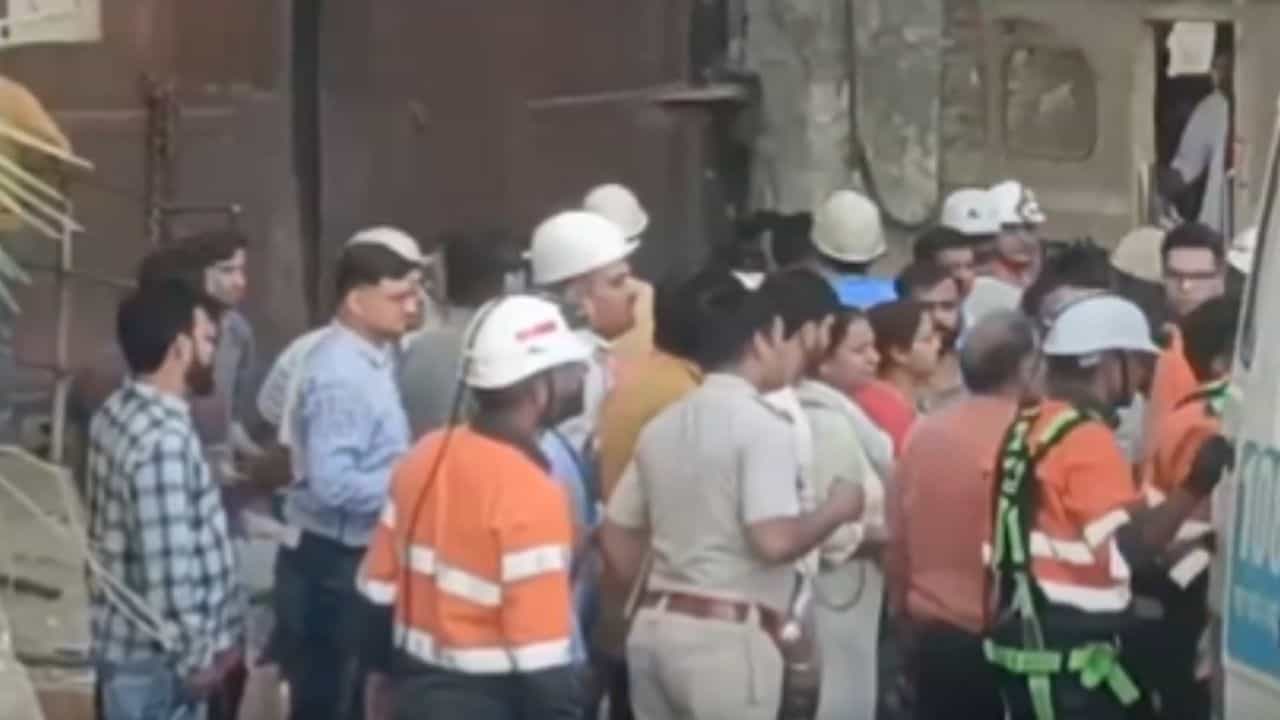 মৃত্যু কলকাতা থেকে আসা ভিজিল্যান্স অফিসারের, ১২ ঘণ্টার অভিযানে HCL-র খনি থেকে উদ্ধার ১৪ কর্মী মৃত্যু কলকাতা থেকে আসা ভিজিল্যান্স অফিসারের, ১২ ঘণ্টার অভিযানে HCL-র খনি থেকে উদ্ধার ১৪ কর্মী