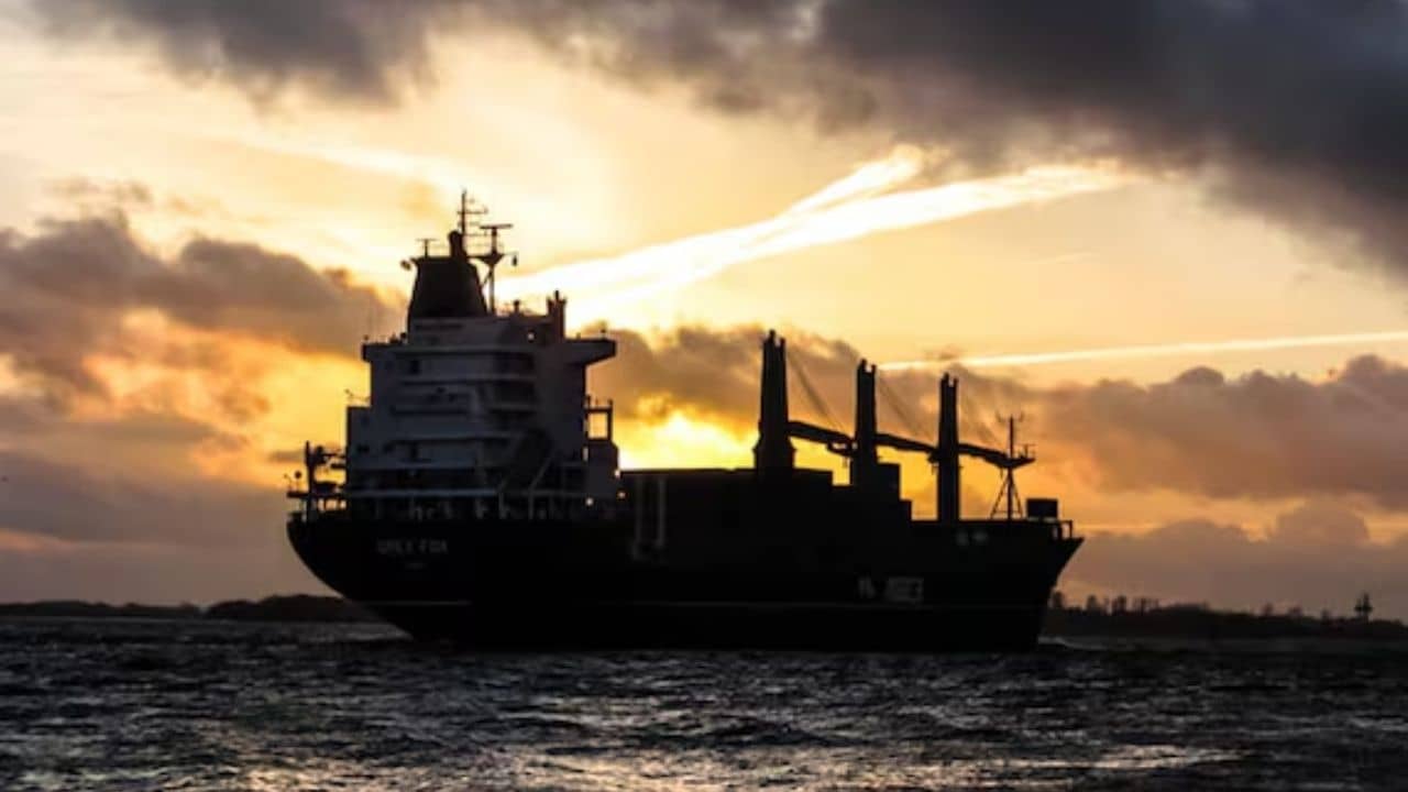 মোদী কূটনীতির এটাই জোর! ৫ বন্দি ভারতীয় নাবিককে ফেরাল ইরান