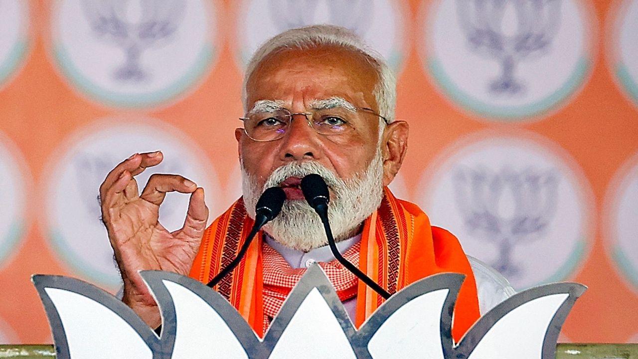 PM Narendra Modi: ইডির উদ্ধার করা টাকা বিলিয়ে দেওয়া হবে গরিবদের? বড় কথা প্রধানমন্ত্রী মোদীর PM Narendra Modi: ইডির উদ্ধার করা টাকা বিলিয়ে দেওয়া হবে গরিবদের? বড় কথা প্রধানমন্ত্রী মোদীর