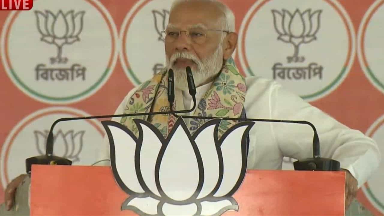 PM Narendra Modi: 'ভয়ে আমেঠী ছেড়ে পালিয়েছে শাহজাদা', রাহুলকে হারের খোঁচা প্রধানমন্ত্রী মোদীর PM Narendra Modi: 'ভয়ে আমেঠী ছেড়ে পালিয়েছে শাহজাদা', রাহুলকে হারের খোঁচা প্রধানমন্ত্রী মোদীর