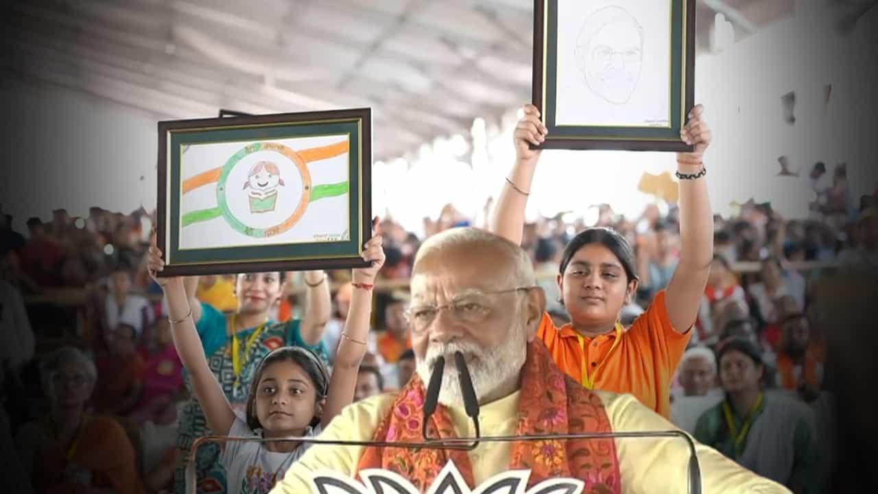 Narendra Modi: হাওড়ার সভায় মোদীর সামনে কেঁদে ফেলল খুদেরা, আবেগঘন প্রধানমন্ত্রীও Narendra Modi: হাওড়ার সভায় মোদীর সামনে কেঁদে ফেলল খুদেরা, আবেগঘন প্রধানমন্ত্রীও