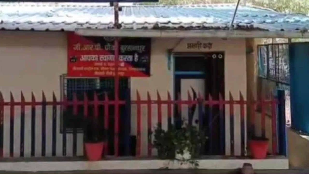 আমারও একটু সেবা করুন, রাত ২টোয় মহিলা কর্মীকে ডাক ইনচার্জের, শেষে কি না ফাঁড়িতেই এইসব...