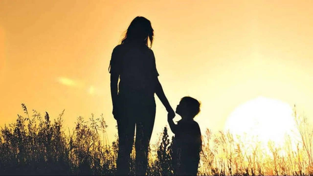 একটা হাত কাটা, শরীরে জায়গায় জায়গায় কামড়ের দাগ! নিজের সন্তানের সঙ্গে এ কী করলেন মা