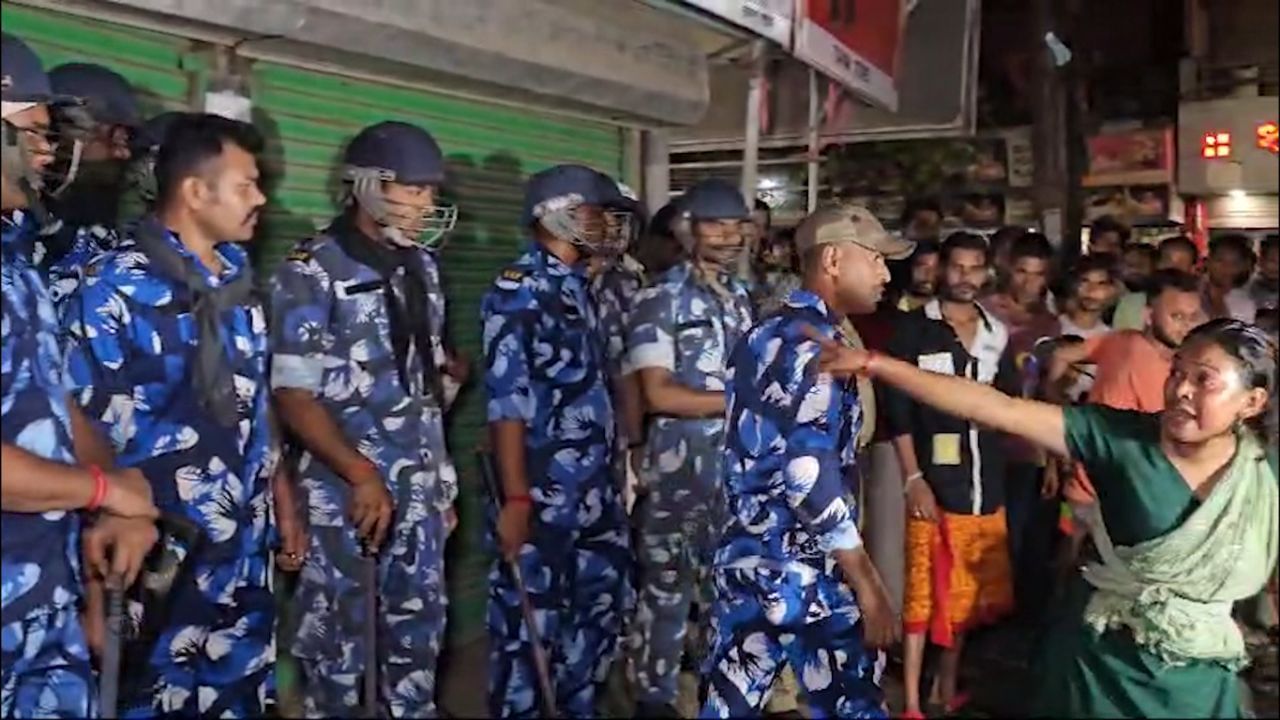 Agitation: ধৃতের সঙ্গে কী হয়েছিল পুলিশ লক আপে? বিক্ষোভে তুলকালাম রবীন্দ্রনগর থানা