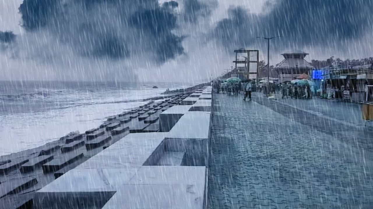 Cyclone Remal: উঠবে তুমুল ঝড়, ভারী থেকে অতি ভারী বৃষ্টিতে ভিজবে বাংলা! কোথায় কেমন বৃষ্টি? Cyclone Remal: উঠবে তুমুল ঝড়, ভারী থেকে অতি ভারী বৃষ্টিতে ভিজবে বাংলা! কোথায় কেমন বৃষ্টি?