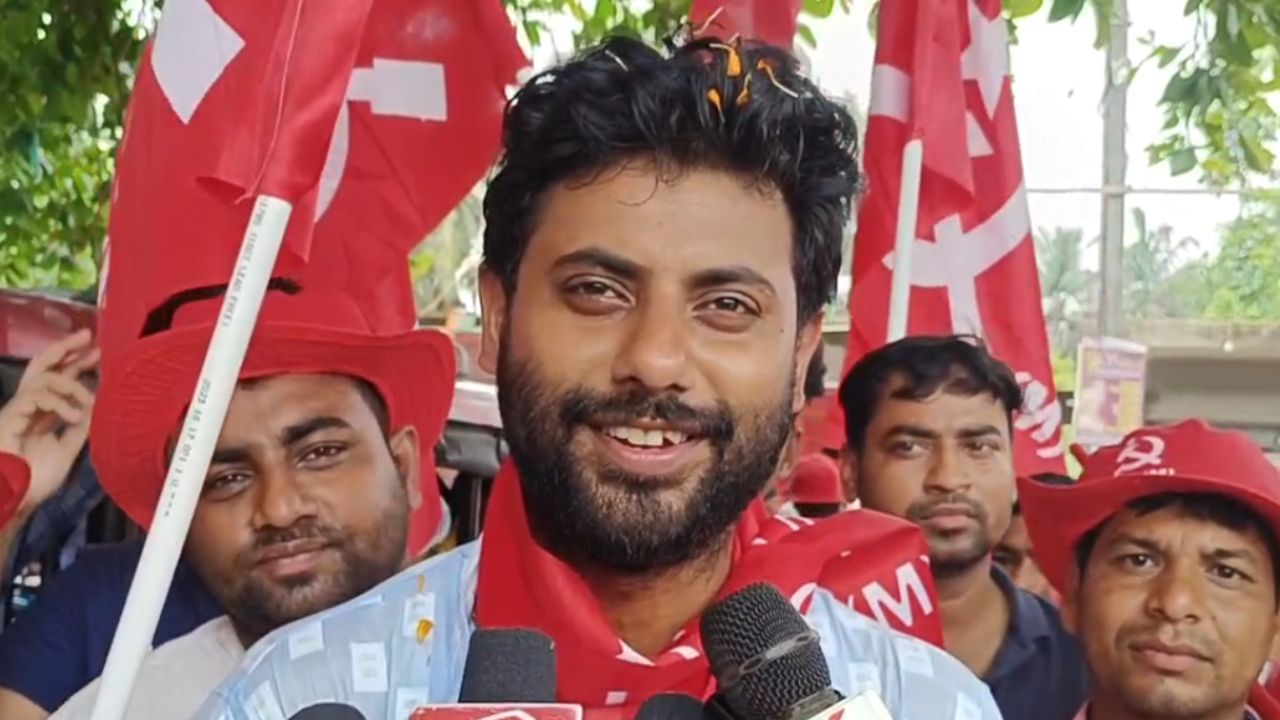 Srijan Bhattacharya: চরম সারপ্রাইজ পেলেন সৃজন! ধরতেই পারেননি এই চলছিল বাম কর্মীদের মনে মনে Srijan Bhattacharya: চরম সারপ্রাইজ পেলেন সৃজন! ধরতেই পারেননি এই চলছিল বাম কর্মীদের মনে মনে