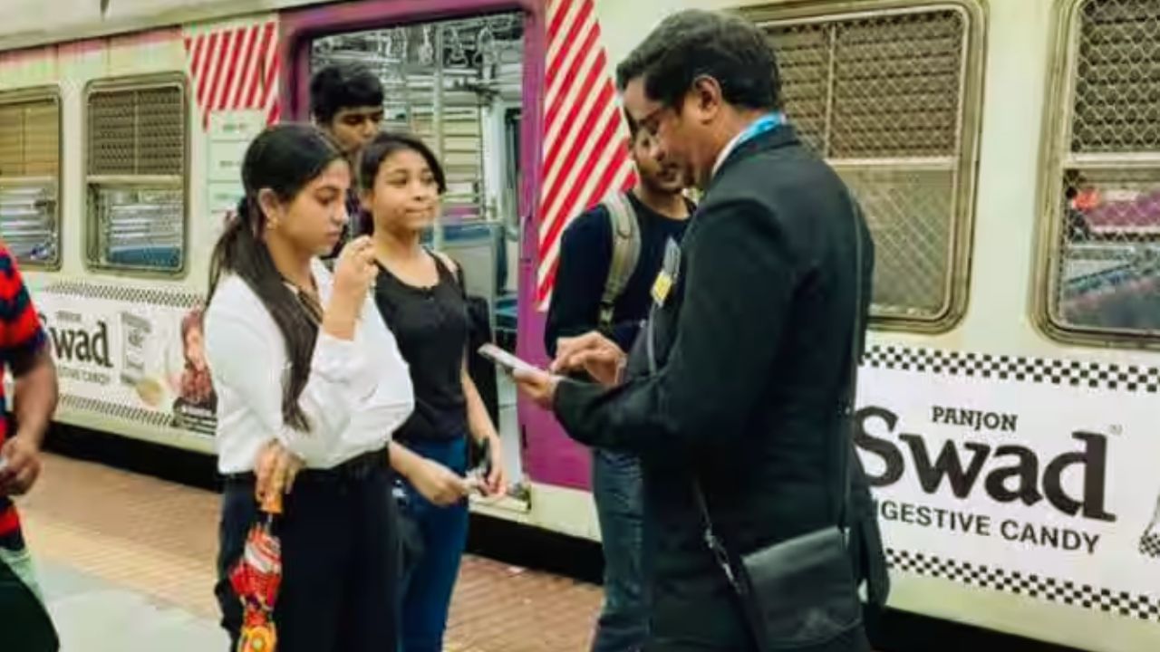 টিকিট চেক করা ছাড়াও TTE-র অনেক কাজ থাকে, জেনে রাখুন আপনার সুবিধা হবে টিকিট চেক করা ছাড়াও TTE-র অনেক কাজ থাকে, জেনে রাখুন আপনার সুবিধা হবে