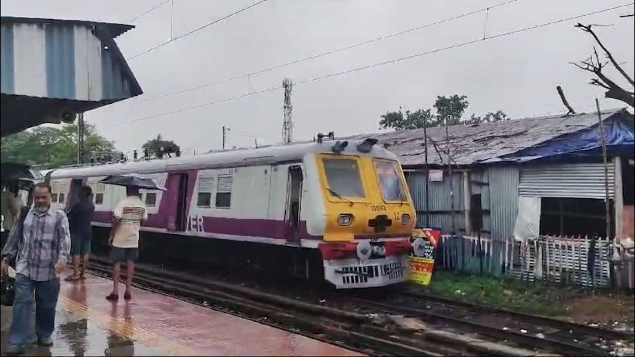 Indian Rail: রেজাল্টের আগে স্পেশাল ট্রেন চলবে শিয়ালদহ লাইনে