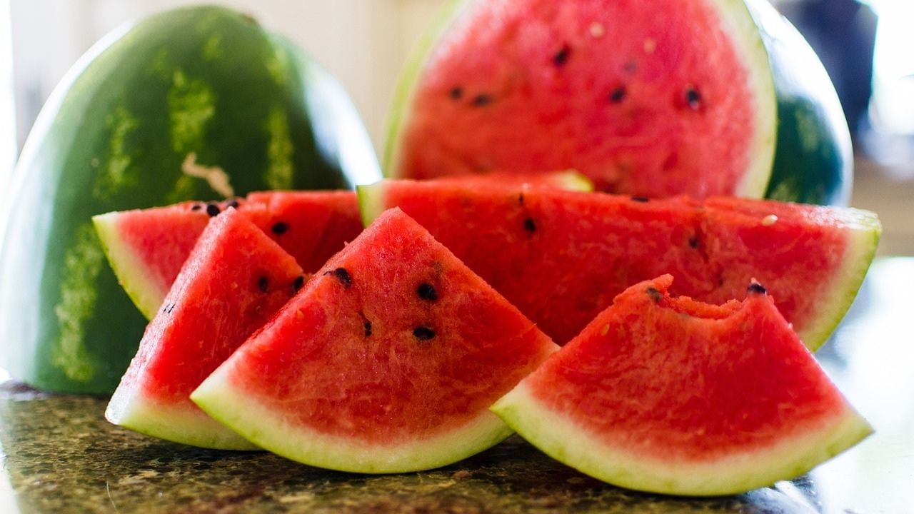 Watermelon: তরমুজের নামে বাজারে বিকোচ্ছে ‘বিষ’! আসল-নকল চিনবেন কী করে?