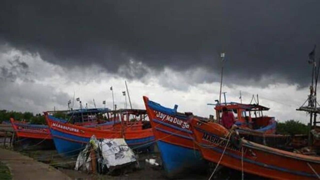 Weather Update: প্রতীক্ষা শেষে দক্ষিণবঙ্গে বর্ষা তো এল, বৃষ্টির পূর্বাভাস কোন কোন জেলায়?