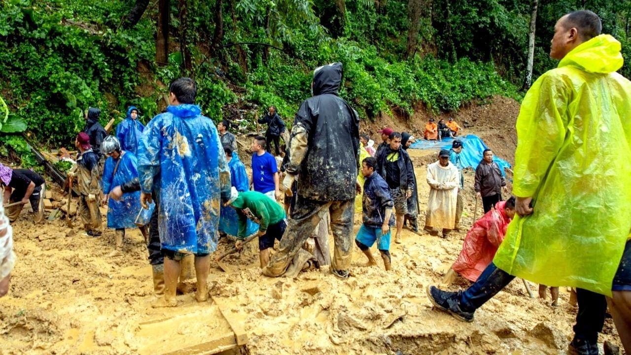 রেমালের দাপট কমছেই না উত্তর-পূর্বে, ৩৭ পার মৃতের সংখ্যা, জারি লাল সতর্কতা