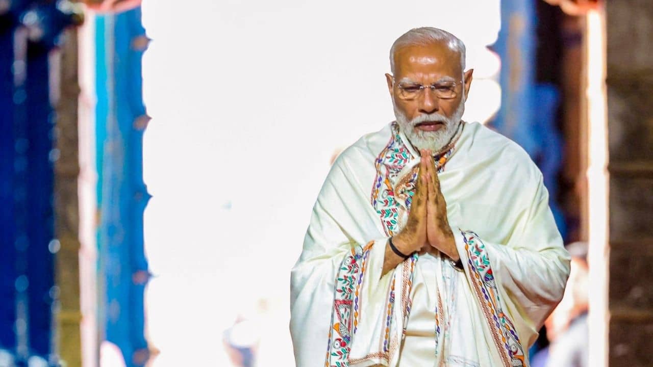 PM Narendra Modi: ধ্যানে বসেছেন প্রধানমন্ত্রী মোদী, ৪৫ ঘণ্টায় এক দানা অন্নও কি মুখে তুলবেন না?