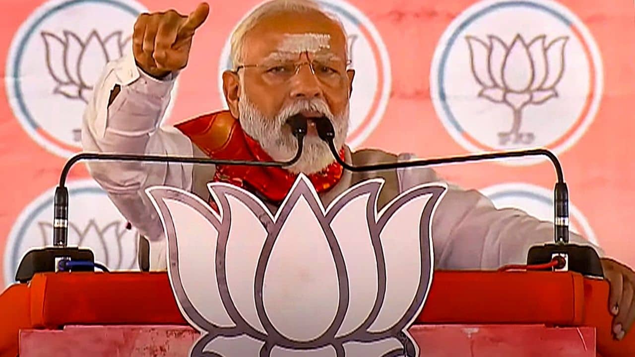 ডাল মে কুছ কালা হ্যায়, ভোট শুরু হতেই কেন অম্বানী-আদানিকে গাল দেওয়া বন্ধ করলেন রাহুল? প্রশ্ন প্রধানমন্ত্রীর