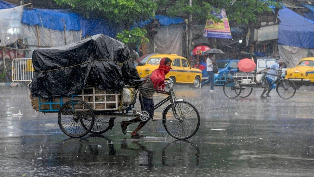Latest Weather Update: বৃষ্টি নিয়ে বড় আপডেট দিল হাওয়া অফিস, কোথাও কমলা কোথাও হলুদ সতর্কতা