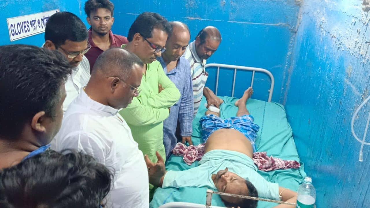 TMC: ভূপতিনগরে তৃণমূল নেতাকে মেরে কোমর ভেঙে দেওয়ার অভিযোগ