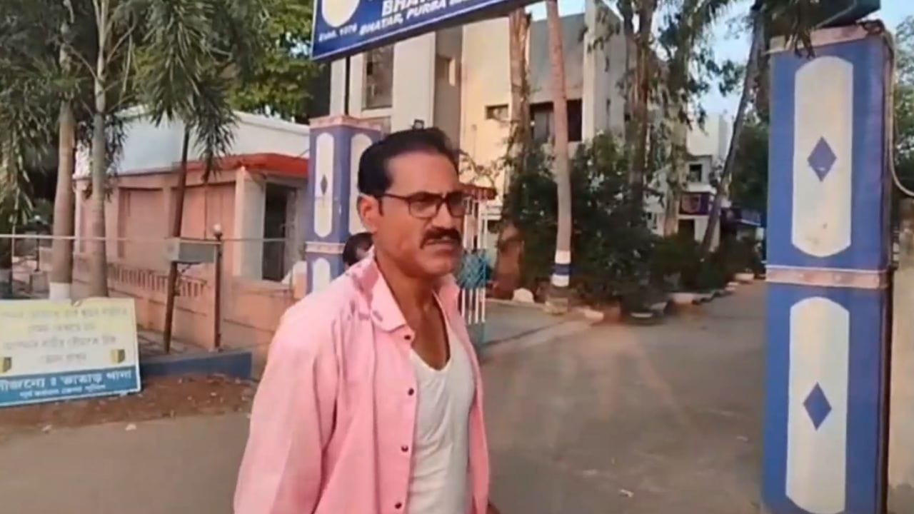 Bhatar: বিজেপি এজেন্টকে মারধরের অভিযোগ, তৃণমূল বলল, 'লোক ঢুকিয়েছিল বুথ দখল করতে' Bhatar: বিজেপি এজেন্টকে মারধরের অভিযোগ, তৃণমূল বলল, 'লোক ঢুকিয়েছিল বুথ দখল করতে'