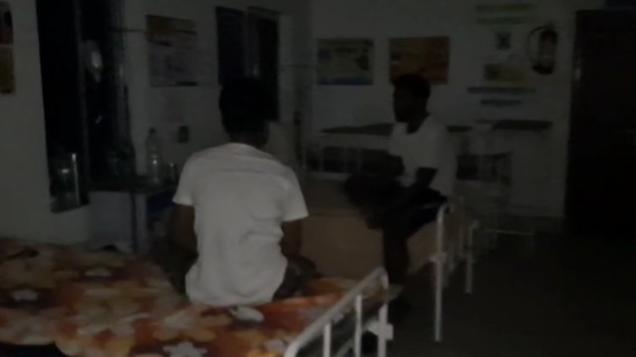 Phulia Hospital: অন্ধকারে ডুবল হাসপাতাল, গরমে প্রাণ ওষ্ঠাগত রোগীদের