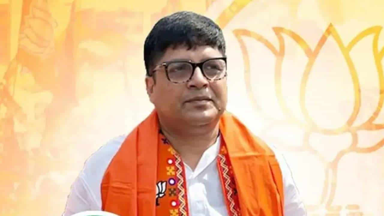 No dues Certificate: 'নো ডিউজ' সার্টিফিকেট নিয়ে বড় সিদ্ধান্ত কমিশনের, দেবাশিস ধরই কি ভাবালেন? No dues Certificate: 'নো ডিউজ' সার্টিফিকেট নিয়ে বড় সিদ্ধান্ত কমিশনের, দেবাশিস ধরই কি ভাবালেন?