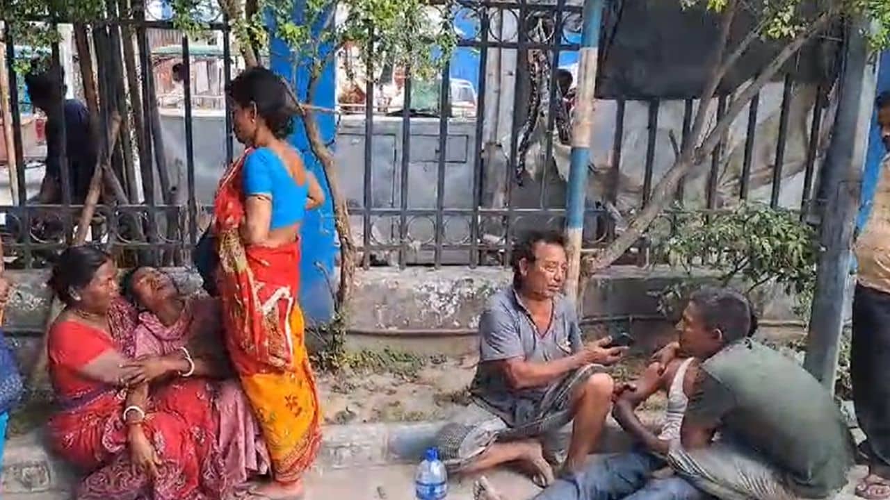 Jalpaiguri News: ঘরের মধ্যে মেয়েকে এভাবে দেখতে হল? ভাবতেই পারছেন না মা-বাবা